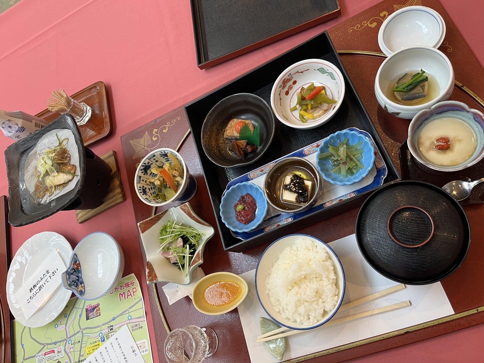 Japanese breakfast set served in the dining hall at Nekonaki Onsen Izutsuya.